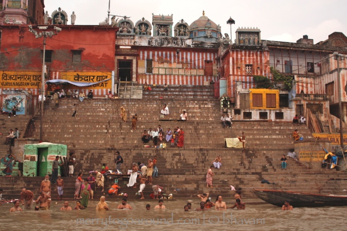 people: bathing, praying, washing, being by the ghats